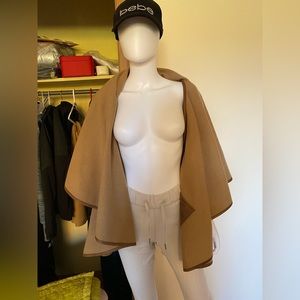 Roots Cape wool - NWT